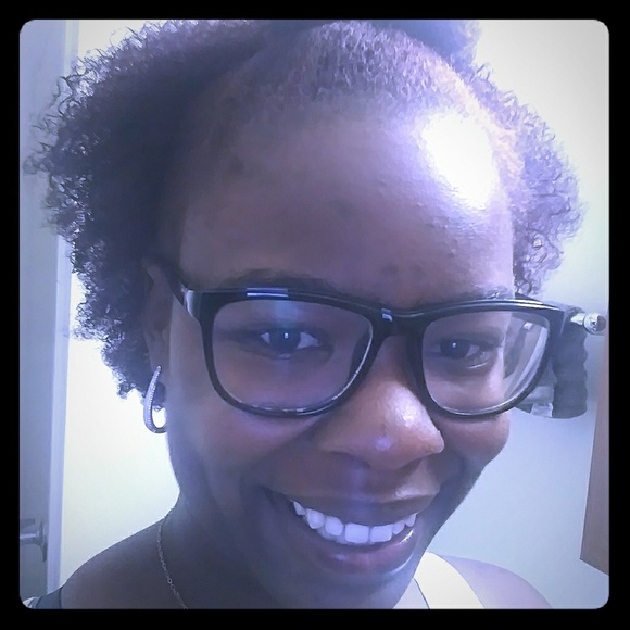 Meet your Posher, Nikia - Picture 2 of 2